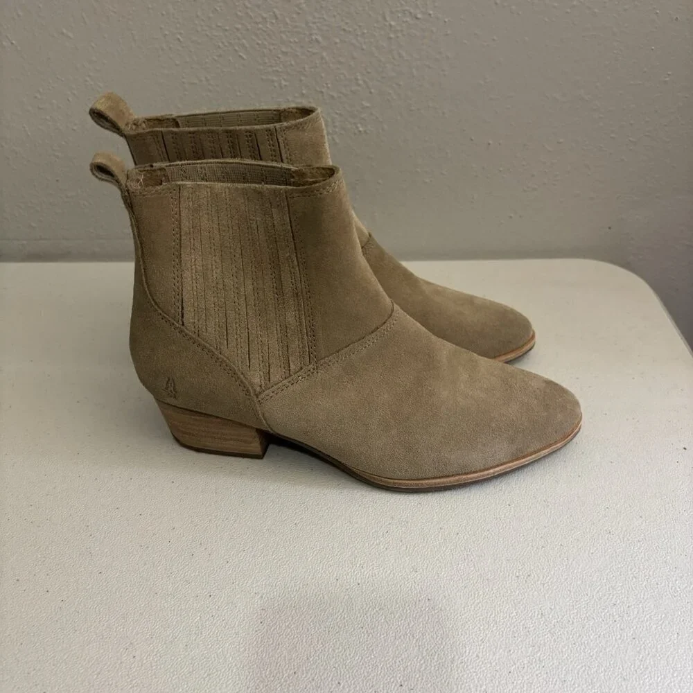 Hush Puppies Sierra Chelsea Suade Taupe Ankle Boots Women's Size 7.5 M